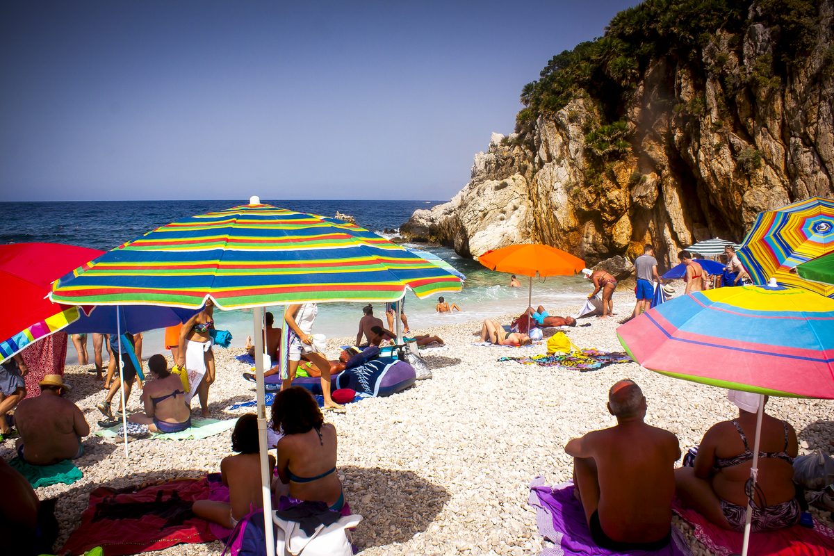 Zarbo di Mare beach umbrellas